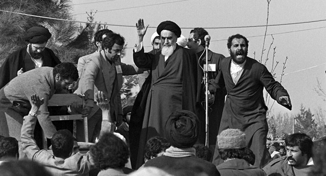 40 عاماً على الحرب الإيرانية-العراقية... حين "تجرّع" الخميني كأس السم